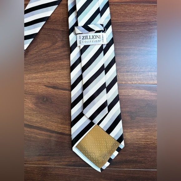 🍁SALE🍁 ZILLIONI Collezioni 100% Silk Tri-color Stripes Handmade Repp Tie - Picture 3 of 9
